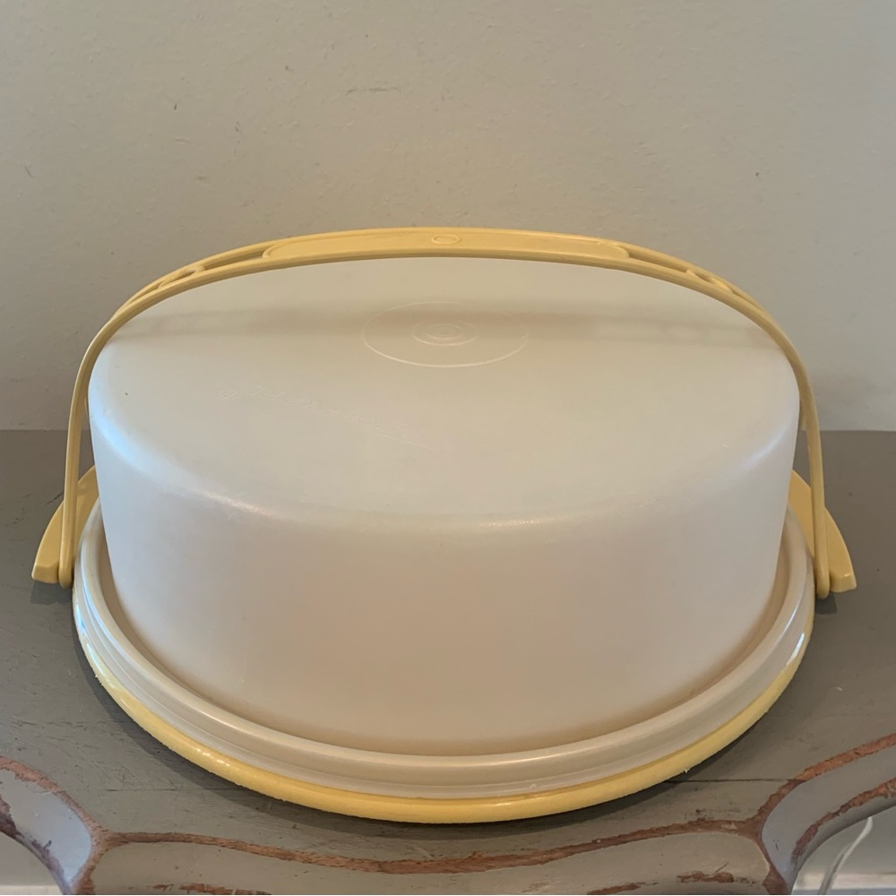 VTG Tupperware Cake/Pie Keeper With Handle